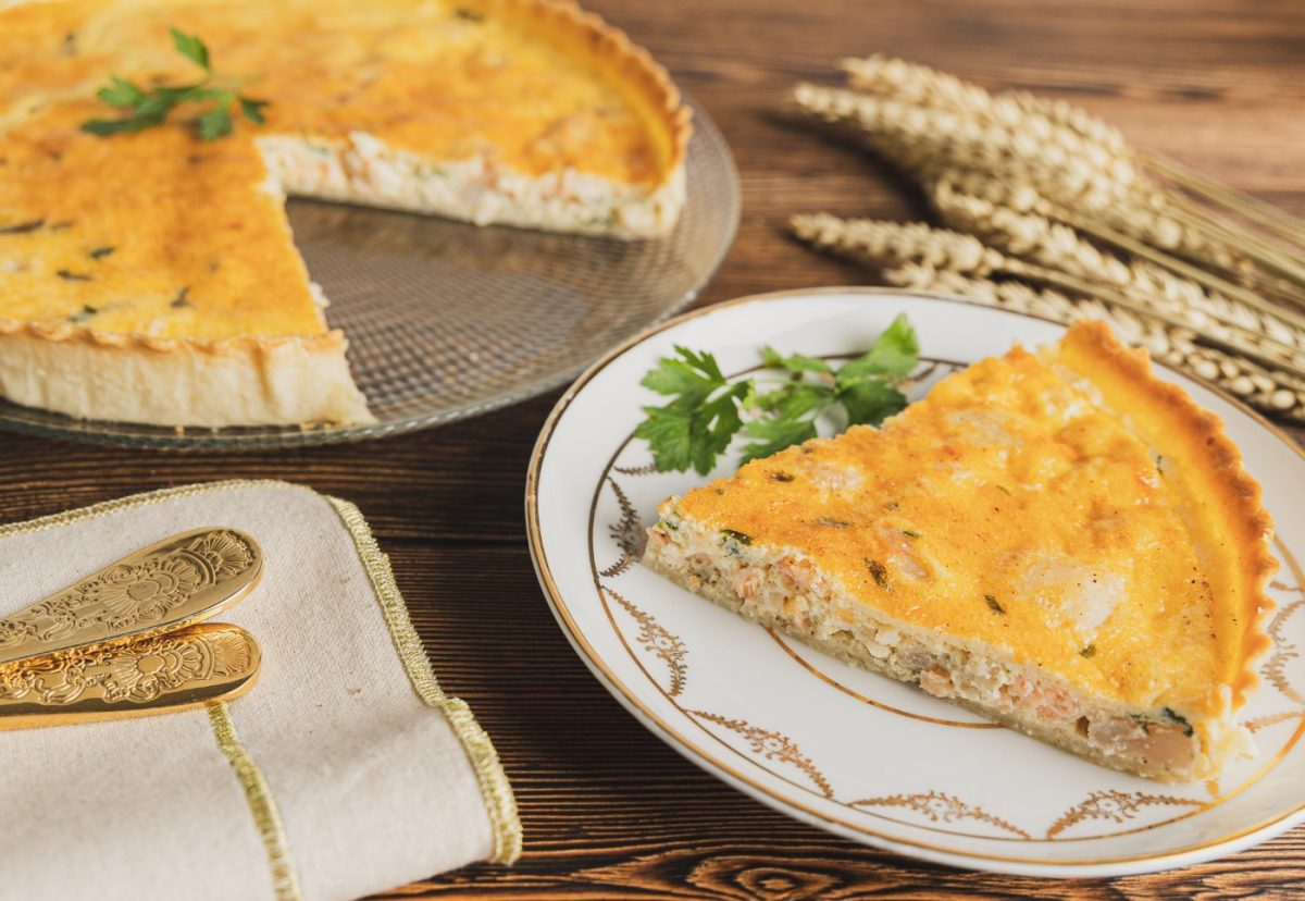 Quiche de merluza y salmón con langostinos