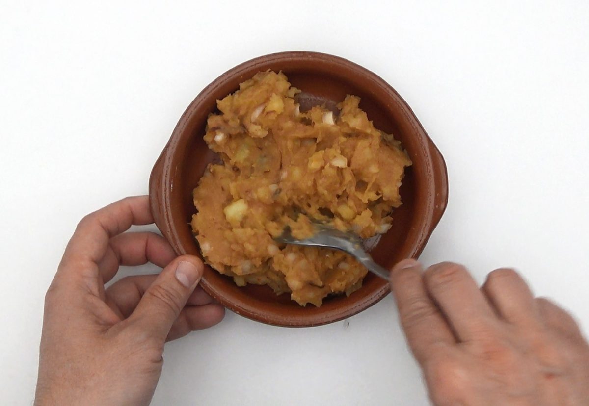 Rin ran de bacalao. Receta tradicional con pimientos y patata