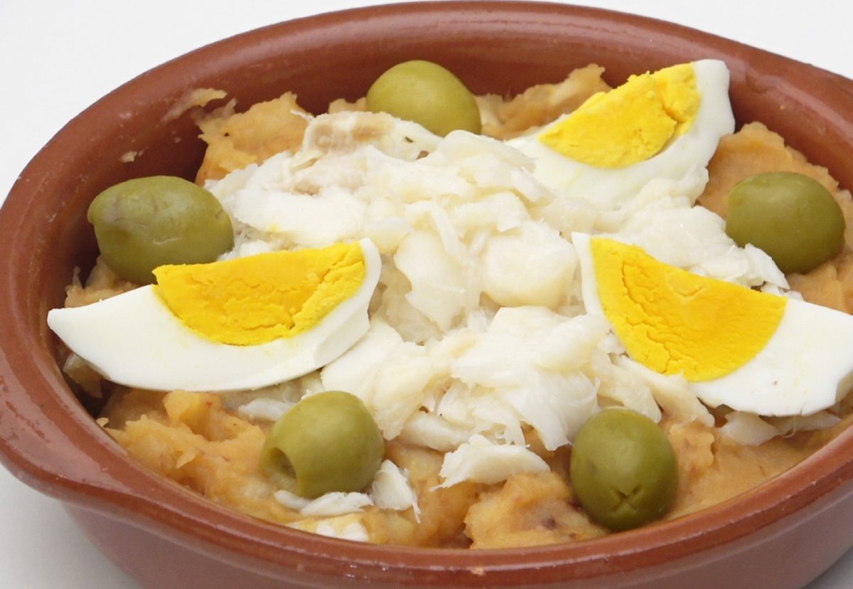 Rin ran de bacalao. Receta tradicional con pimientos y patata