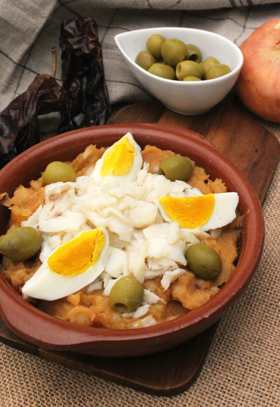 Rin ran de bacalao. Receta tradicional con pimientos y patata