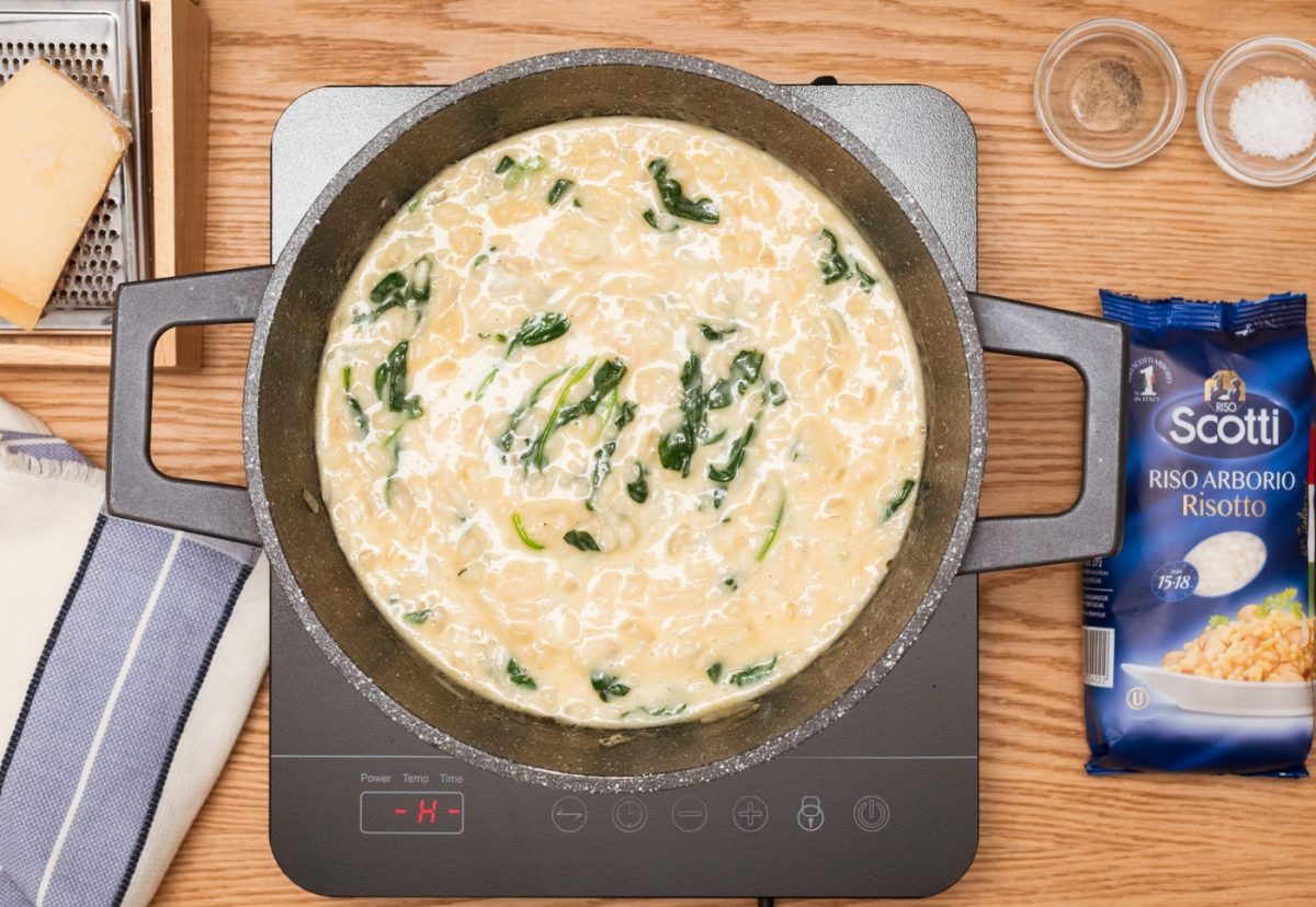 Risotto de espinacas. Receta fácil para un plato saludable