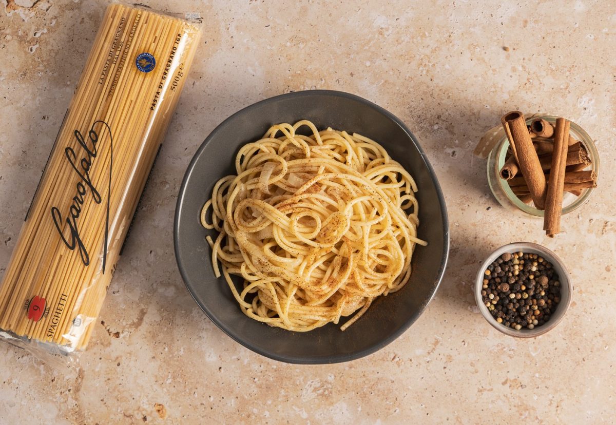 Spaghetti con cebolla y anchoas a la veneta paso a paso