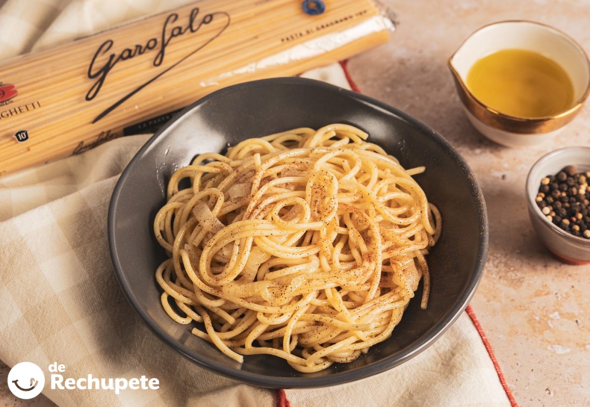 Spaghetti con cebolla y anchoas a la veneta paso a paso
