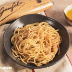 Spaghetti con cebolla y anchoas a la veneta paso a paso
