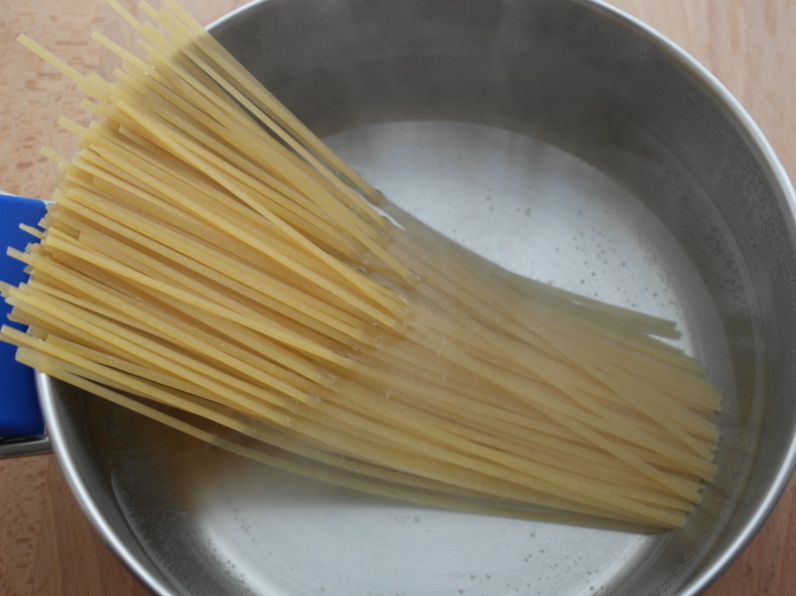 Tallarines con salsa de queso