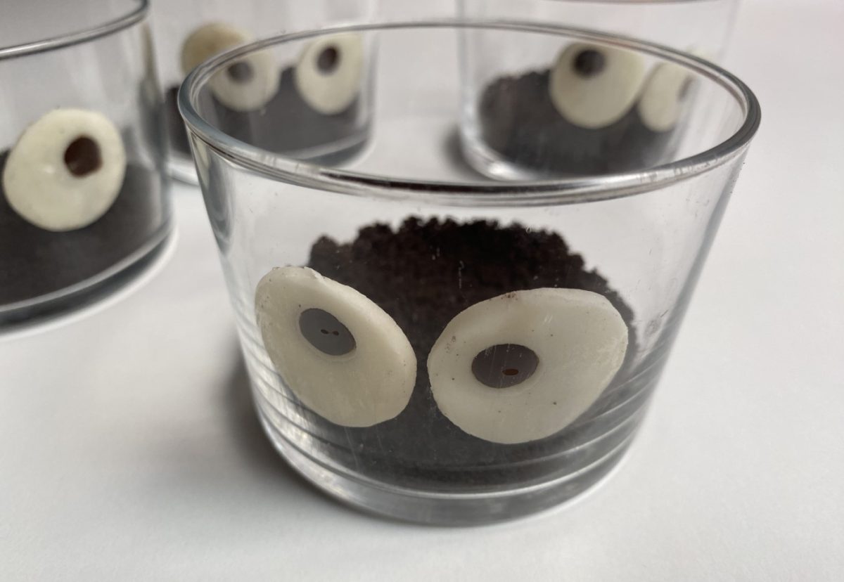 Vasitos mousse de chocolate y Oreo Halloween paso a paso