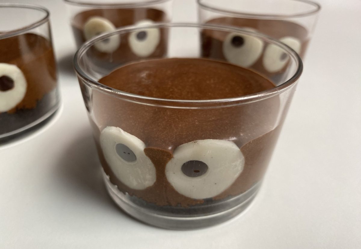 Vasitos mousse de chocolate y Oreo Halloween paso a paso