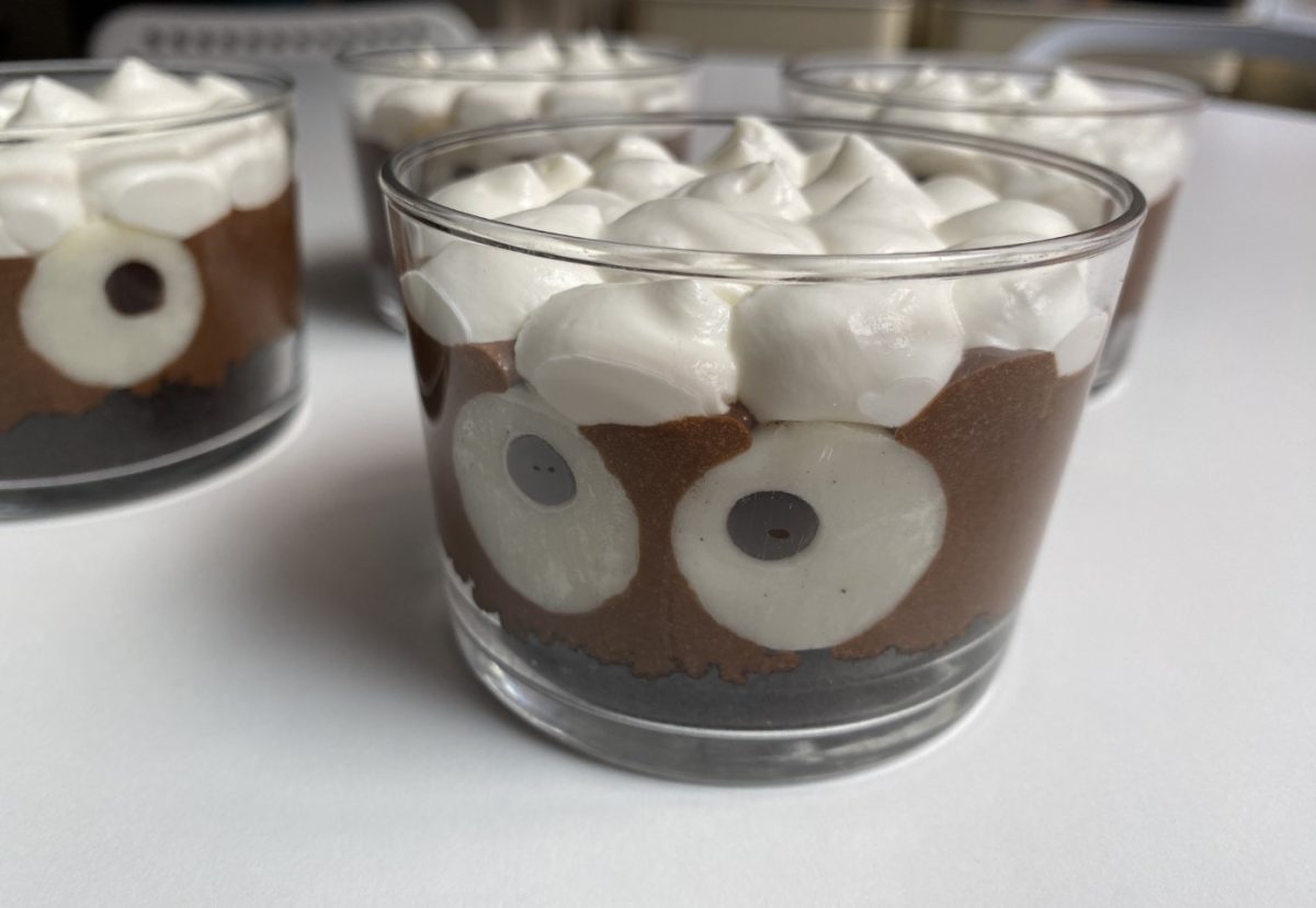 Vasitos mousse de chocolate y Oreo Halloween paso a paso