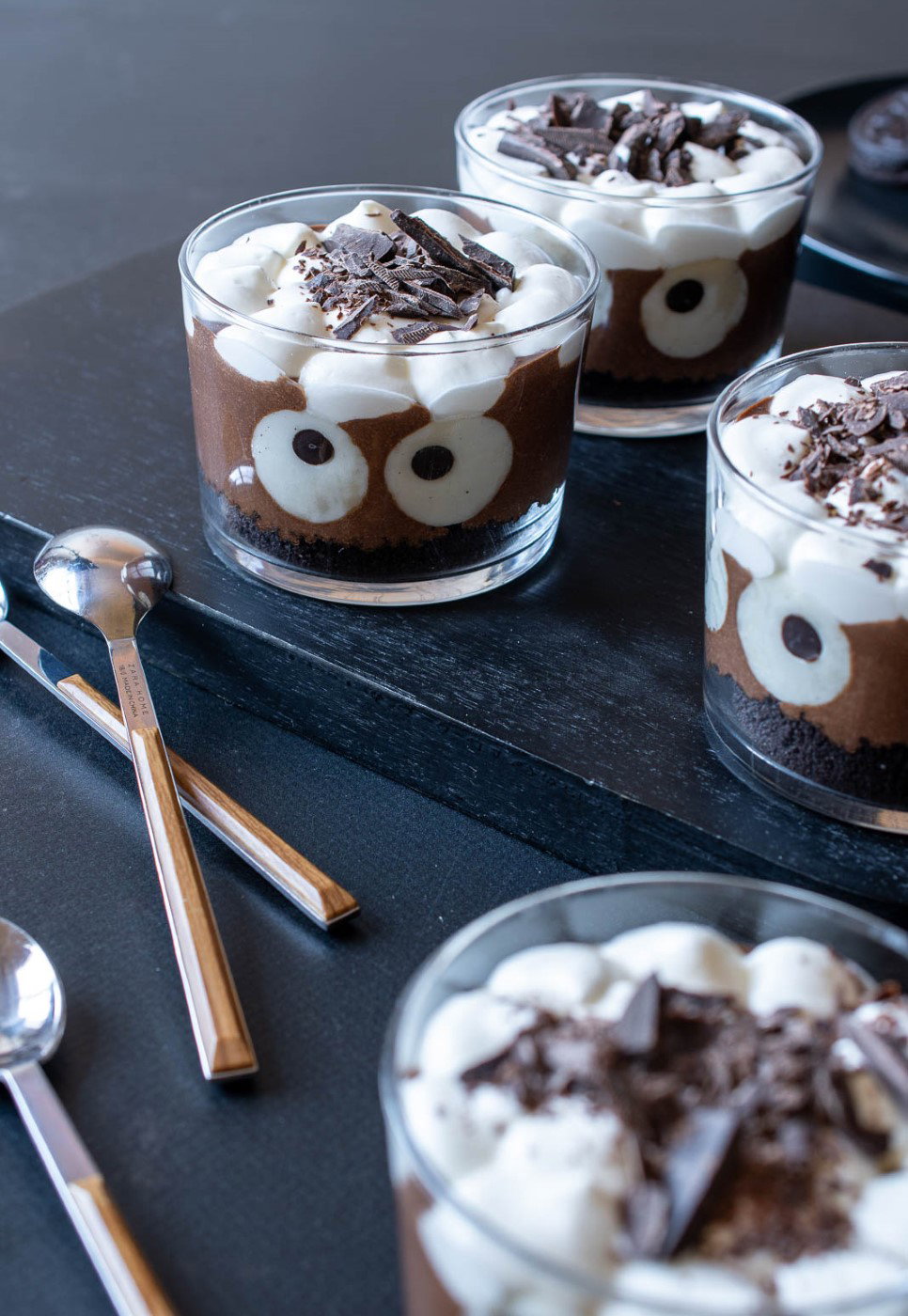 Vasitos mousse de chocolate y Oreo Halloween paso a paso