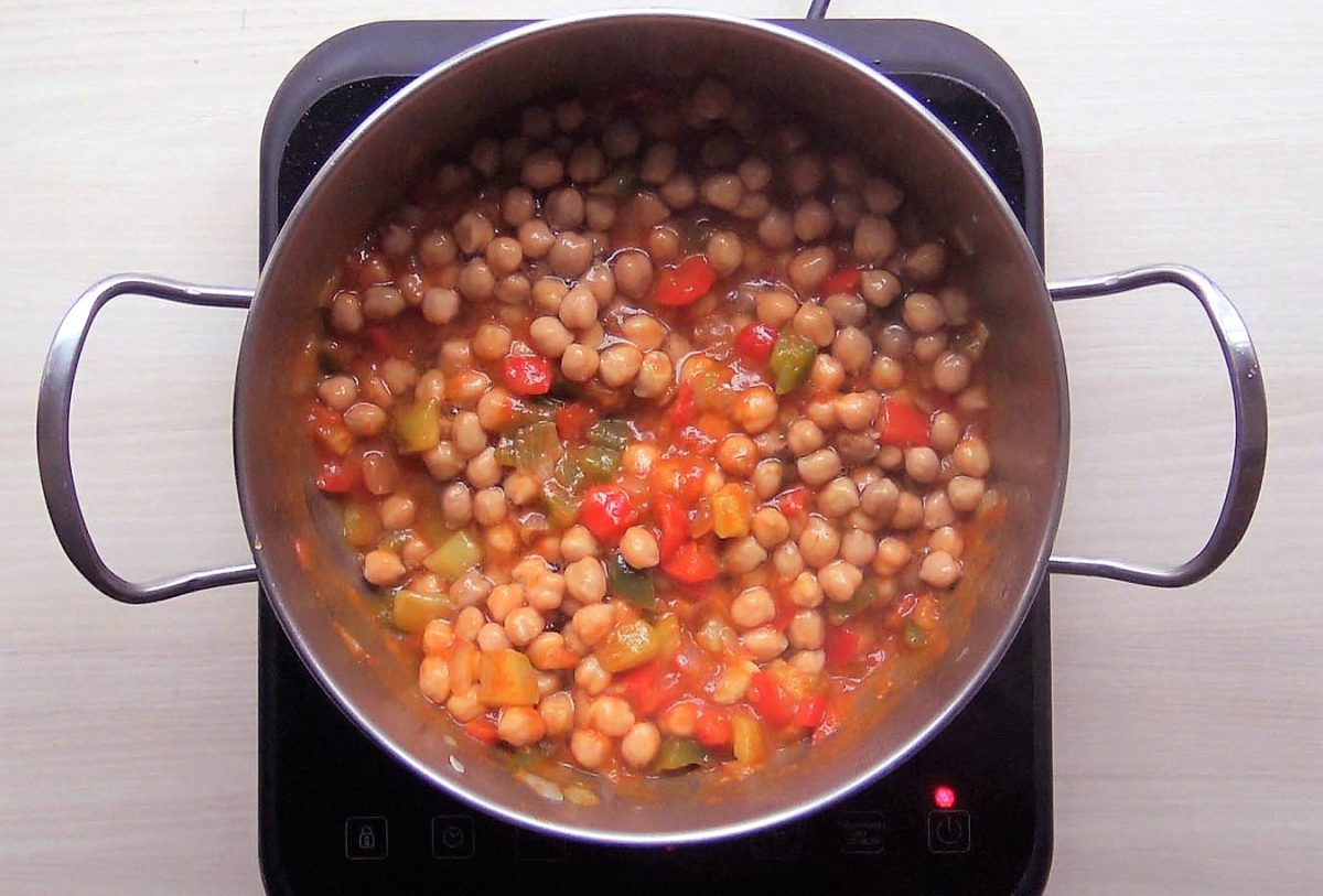 garbanzos con langostinos paso 14