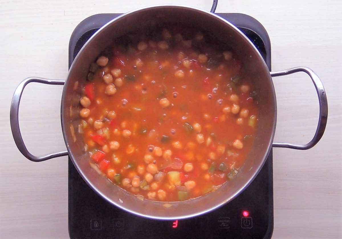 garbanzos con langostinos paso 15
