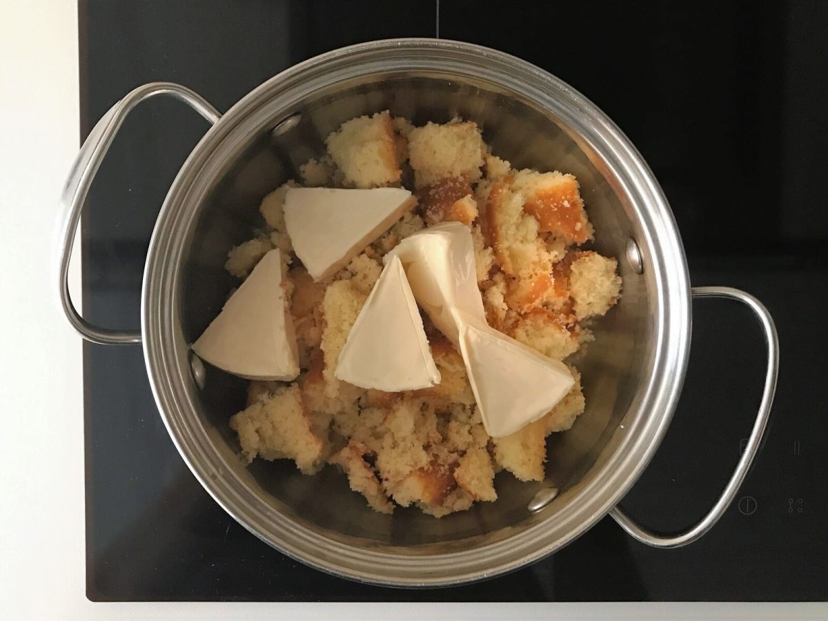 pastel de queso con sobaos paso 3