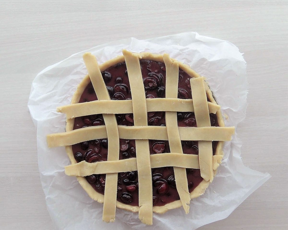 tarta de cerezas cherry pie paso 20
