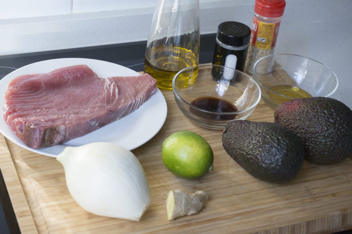 tartar de atún y aguacate paso 1