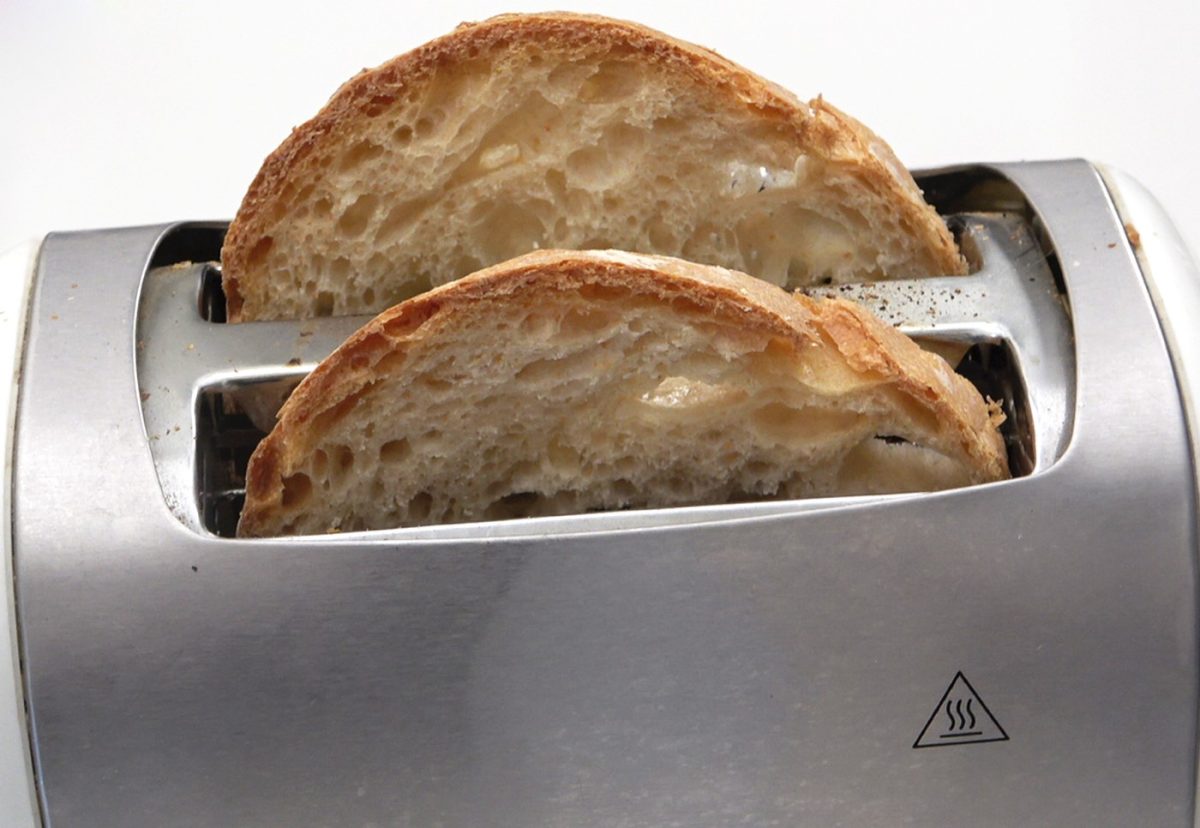 Tosta de aguacate con salmón ahumado. Un desayuno rápido y saludable