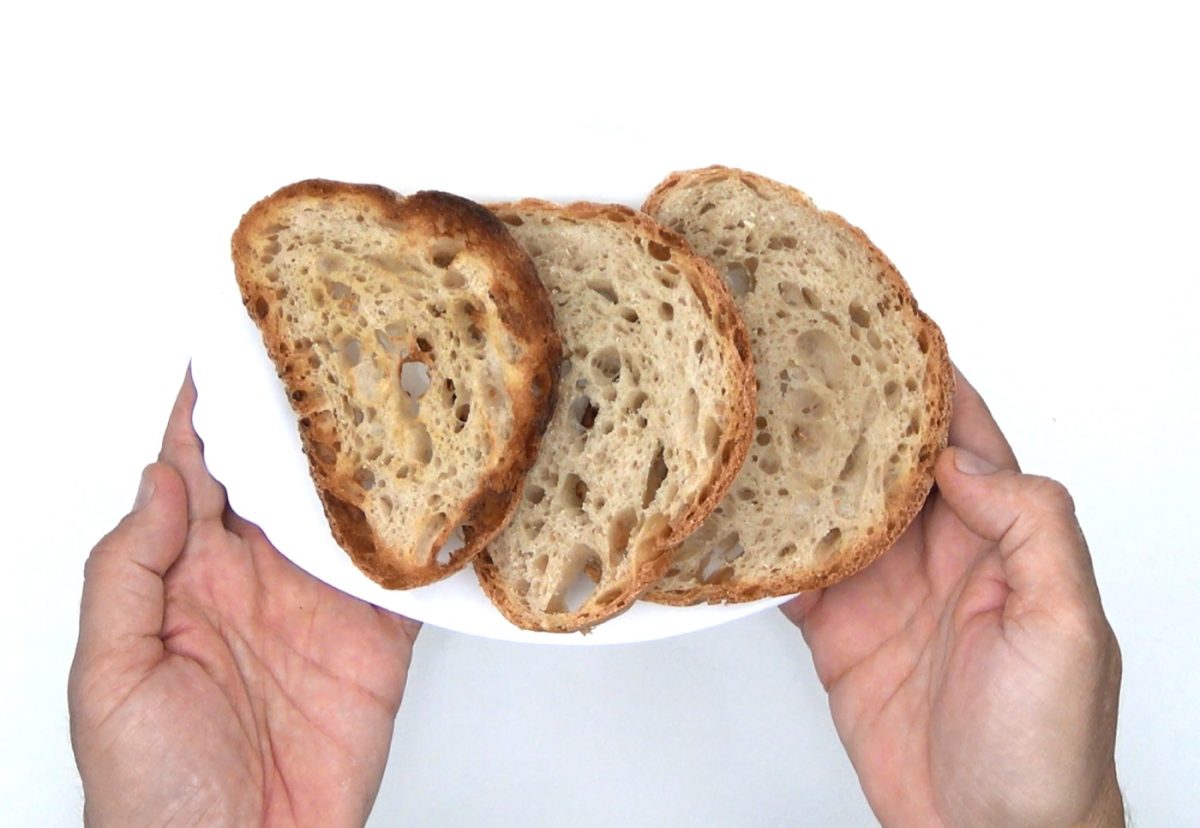 Tosta de aguacate con salmón ahumado. Un desayuno rápido y saludable