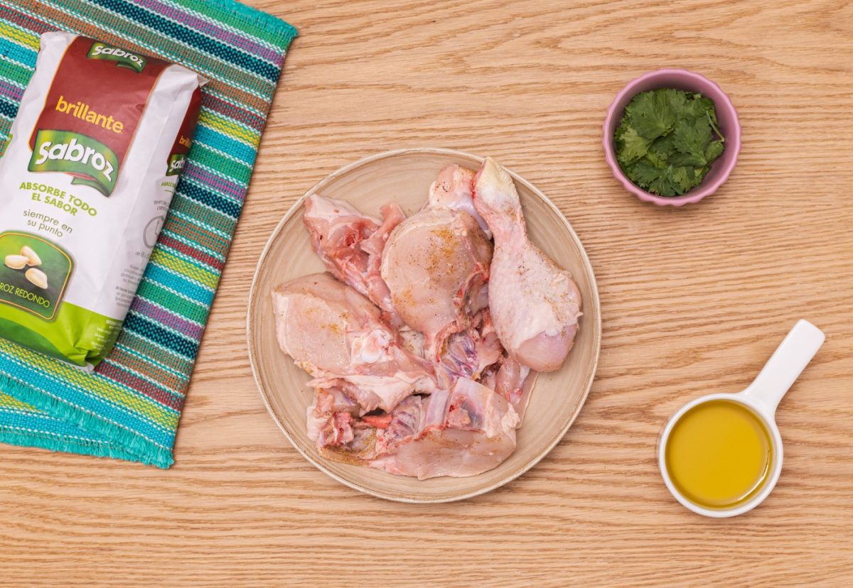 Arroz con pollo al estilo peruano. Un plato delicioso paso a paso