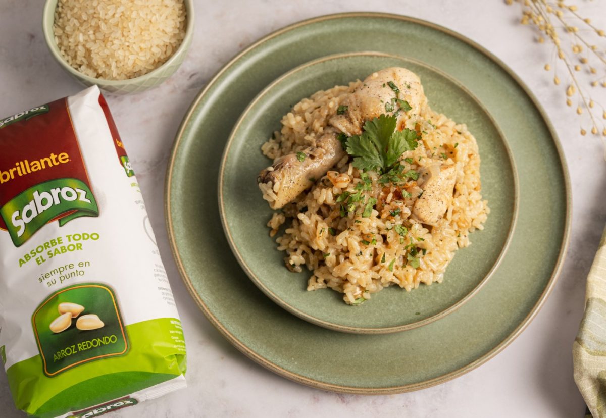 Arroz con pollo al estilo peruano. Un plato delicioso paso a paso