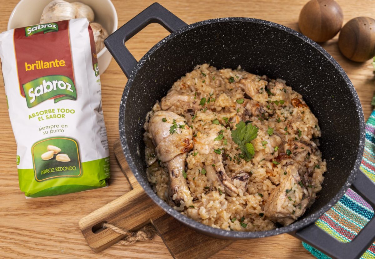 Arroz con pollo al estilo peruano. Un plato delicioso paso a paso