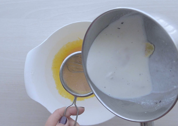 Buñuelos de viento: filtrar la leche infusionada