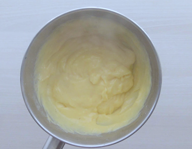 Buñuelos de viento: crema pastelera lista
