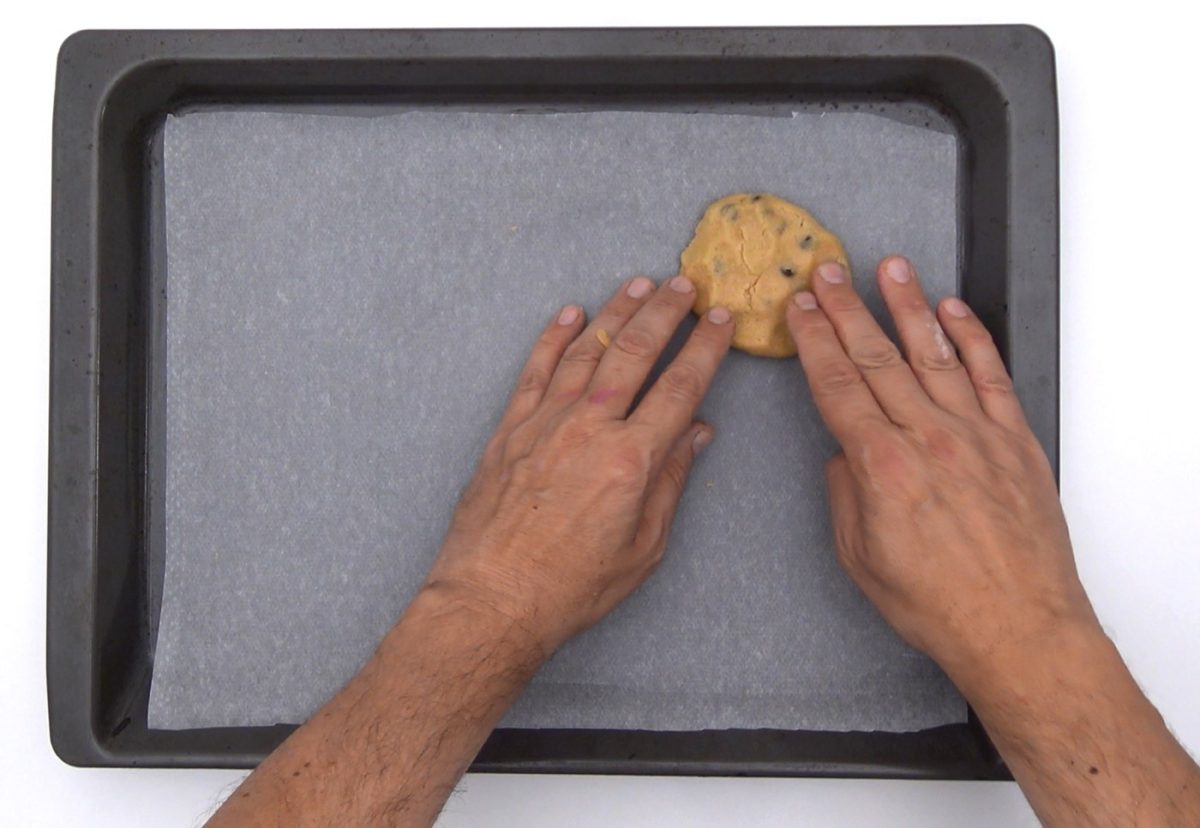 Crumbl cookies. Las galletas de chocolate virales paso a paso