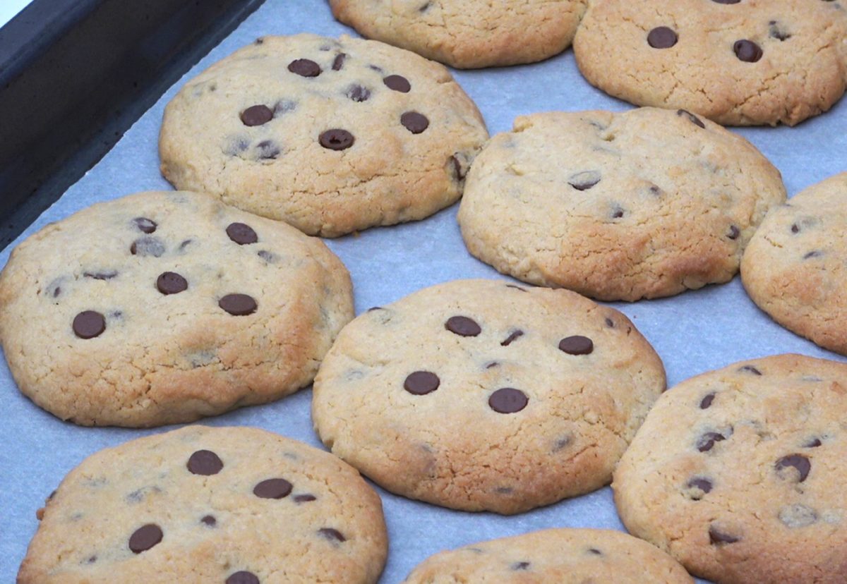 Crumbl cookies. Las galletas de chocolate virales paso a paso