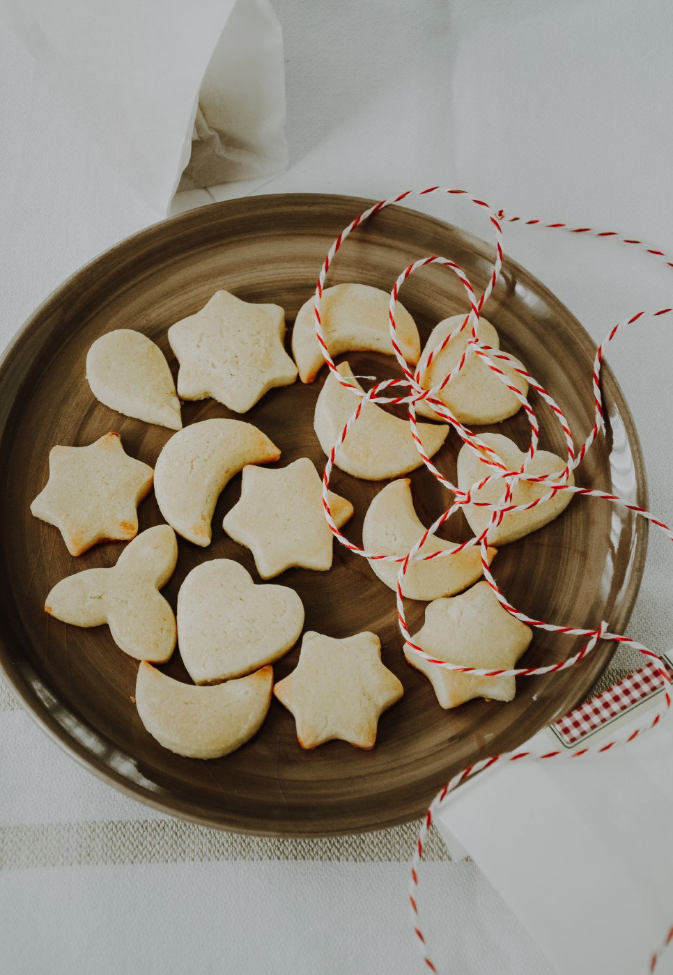 Mailänderli, galletas de mantequilla y limón. Galletas suizas de Navidad