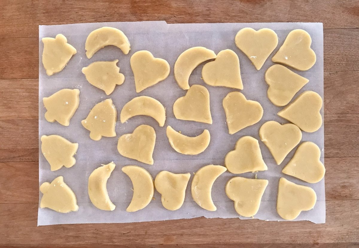 Mailänderli, galletas de mantequilla y limón. Galletas suizas de Navidad