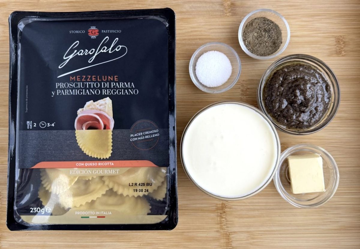 Mezzelune relleno de Prosciutto di Parma y Parmigiano Reggiano con salsa de trufa negra