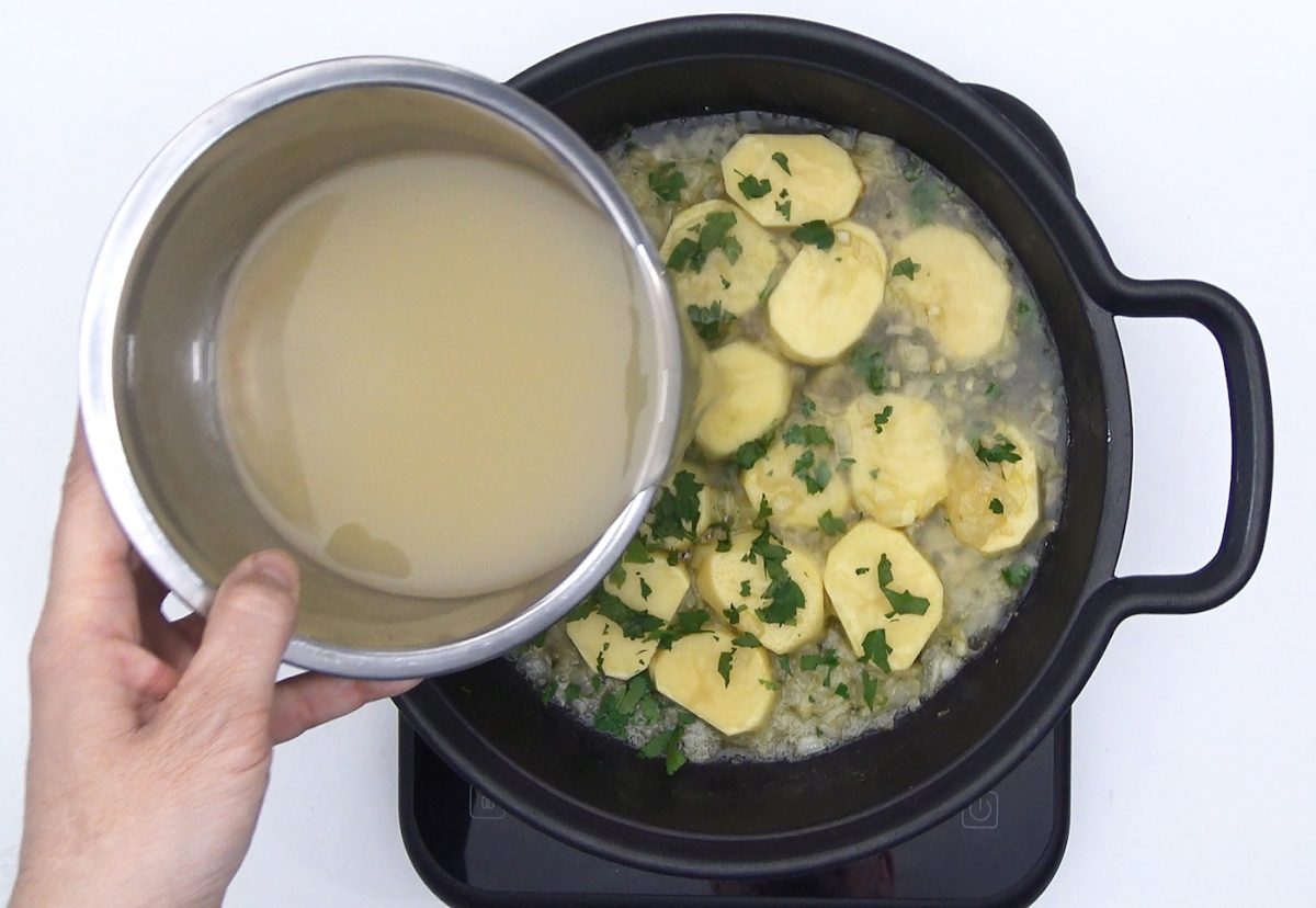 Patatas en salsa verde. Un plato rápido y sencillo de Cantabria