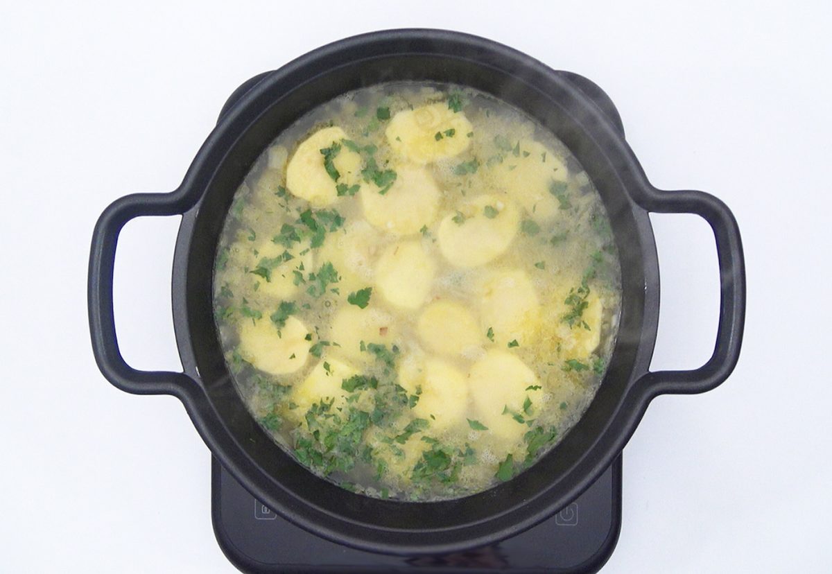 Patatas en salsa verde. Un plato rápido y sencillo de Cantabria