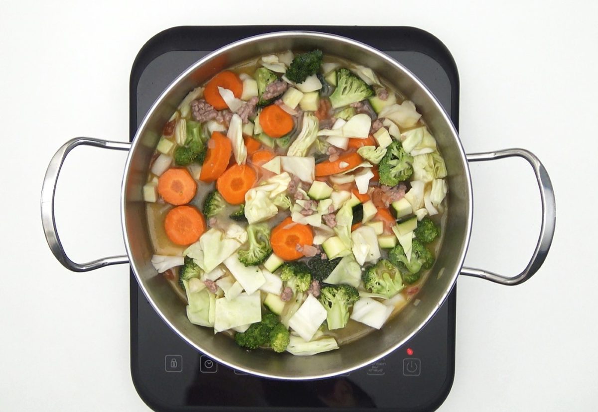 Sopa de verduras y carne picada paso a paso