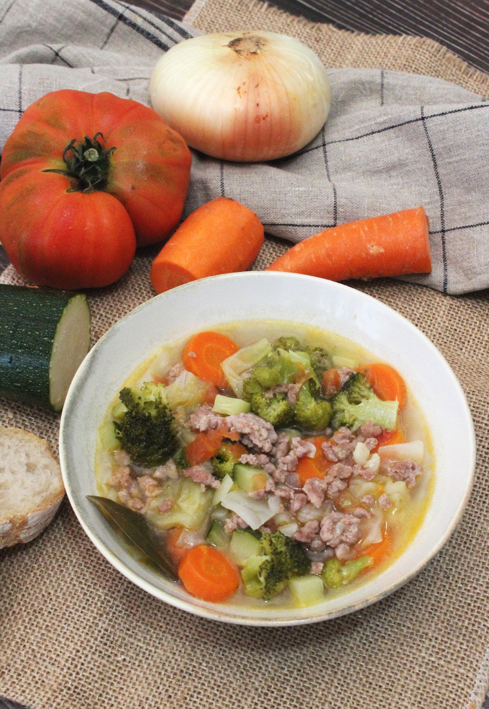 Sopa de verduras y carne picada paso a paso