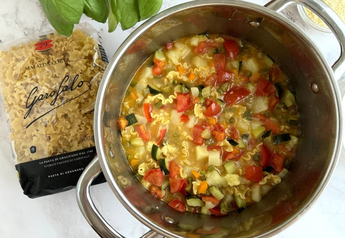 Sopa minestrone con mafalda corta. Un clásico de la cocina italiana