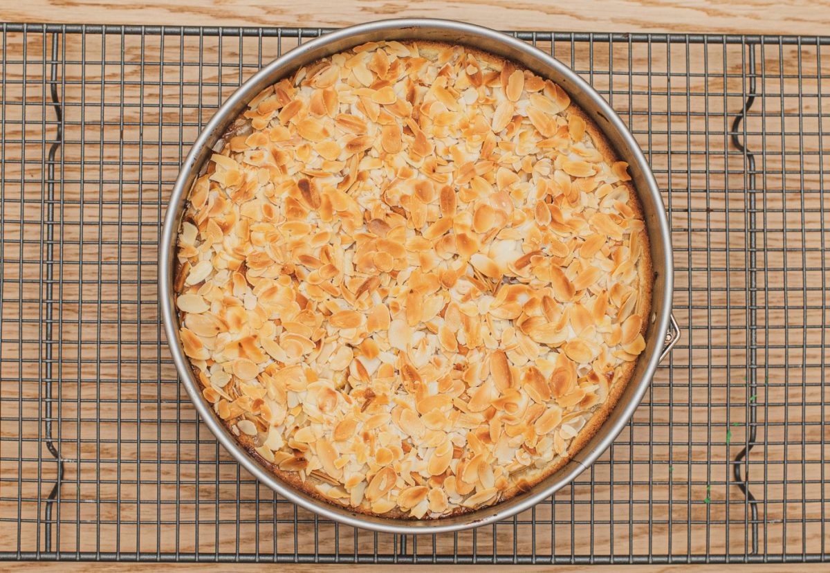 Tarta de manzana, queso y almendras paso a paso
