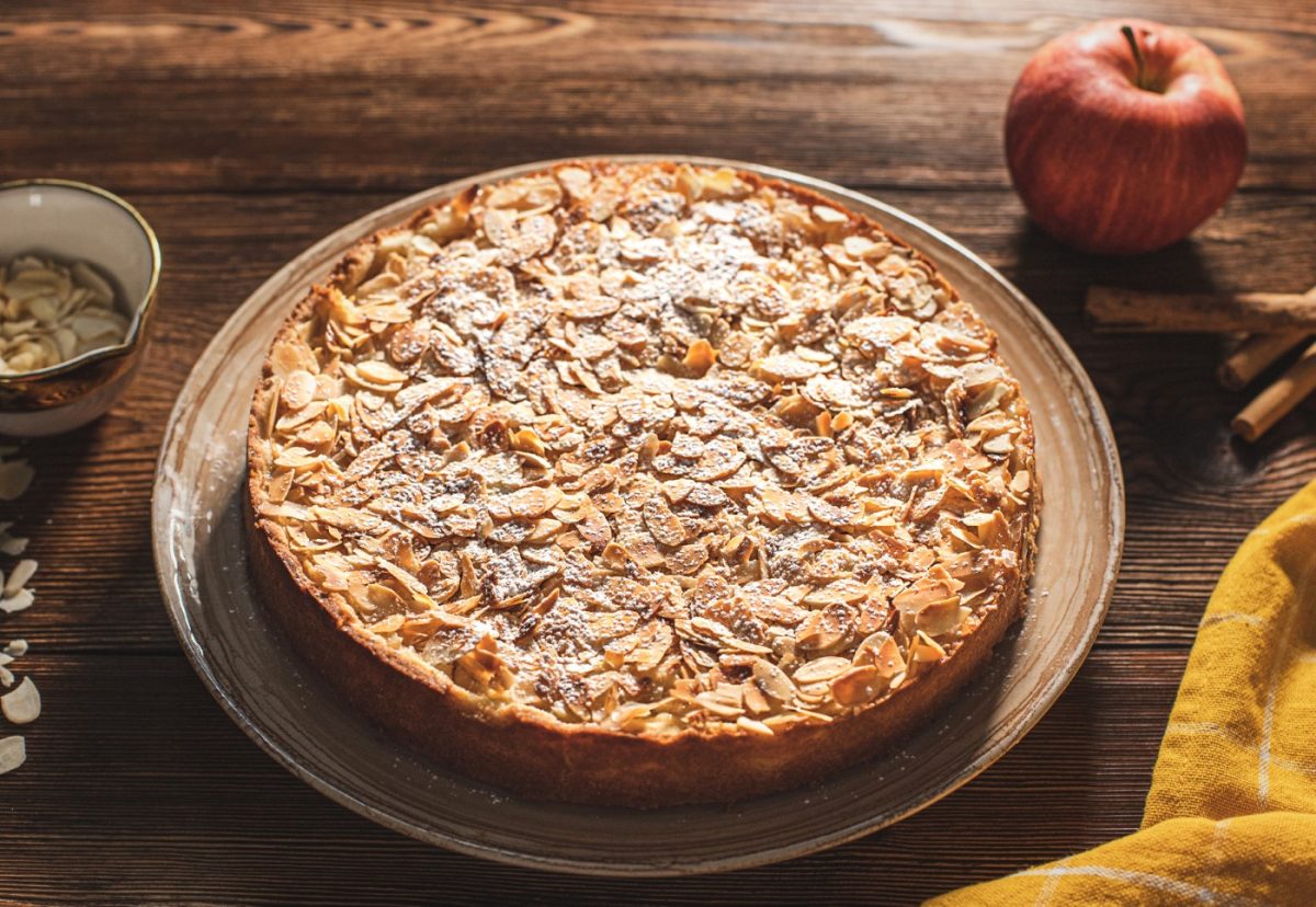 Tarta de manzana, queso y almendras paso a paso