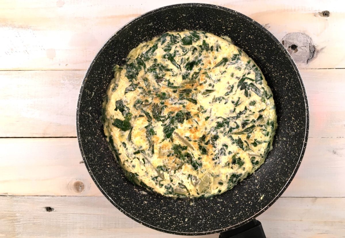 Tortilla de acelgas fácil y saludable: receta paso a paso