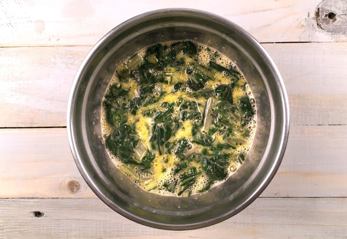 Tortilla de acelgas fácil y saludable: receta paso a paso
