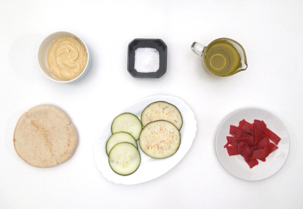 Tosta de hummus y verduras asadas