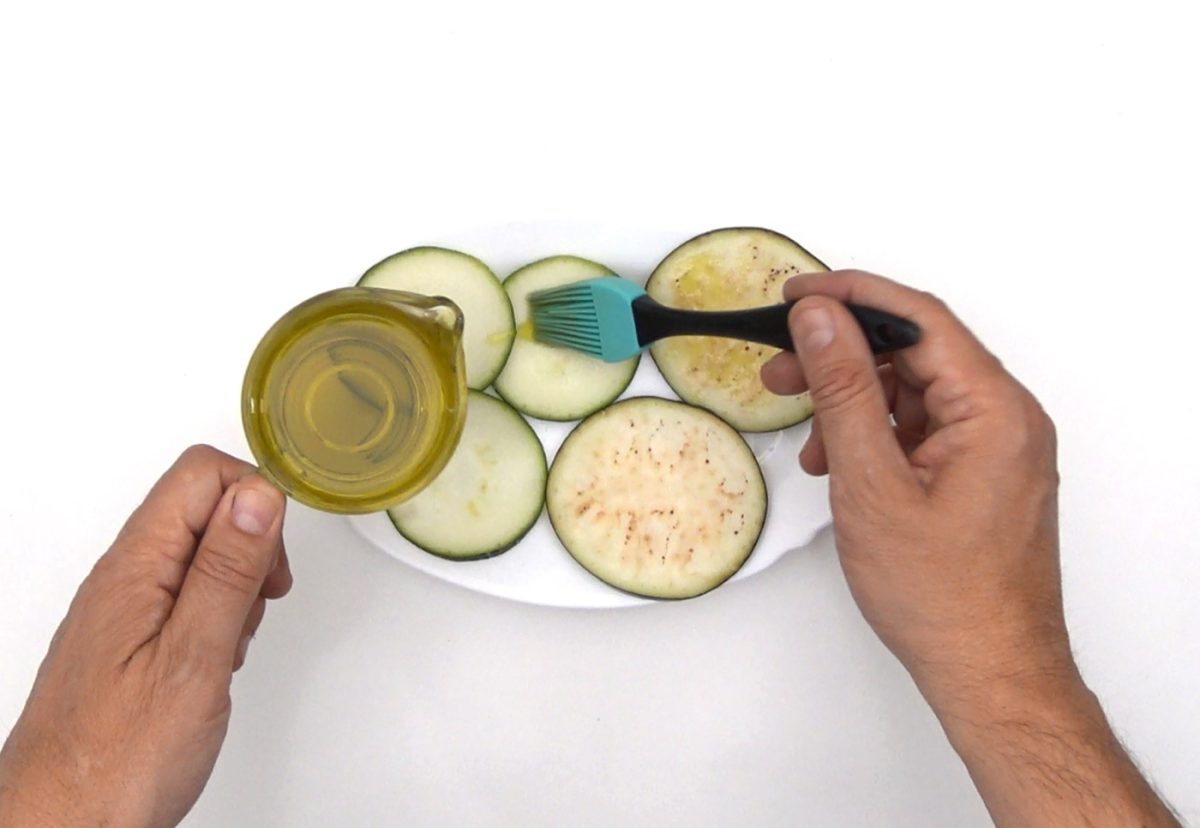 Tosta de hummus y verduras asadas