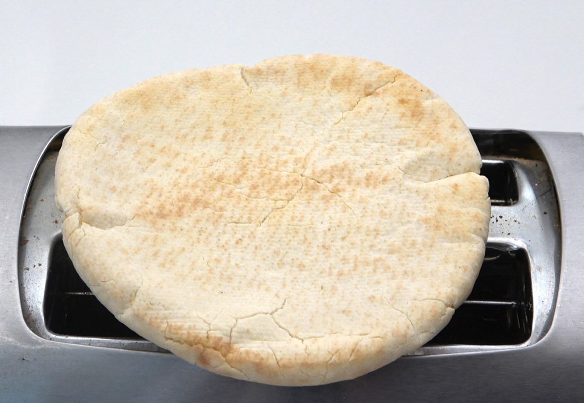 Tosta de hummus y verduras asadas