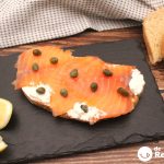 Tosta de salmón ahumado y queso crema paso a paso