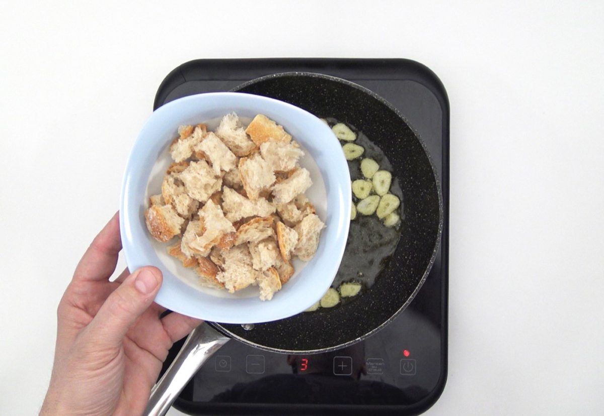 Zurrukutuna. Sopa vasca de ajo y bacalao