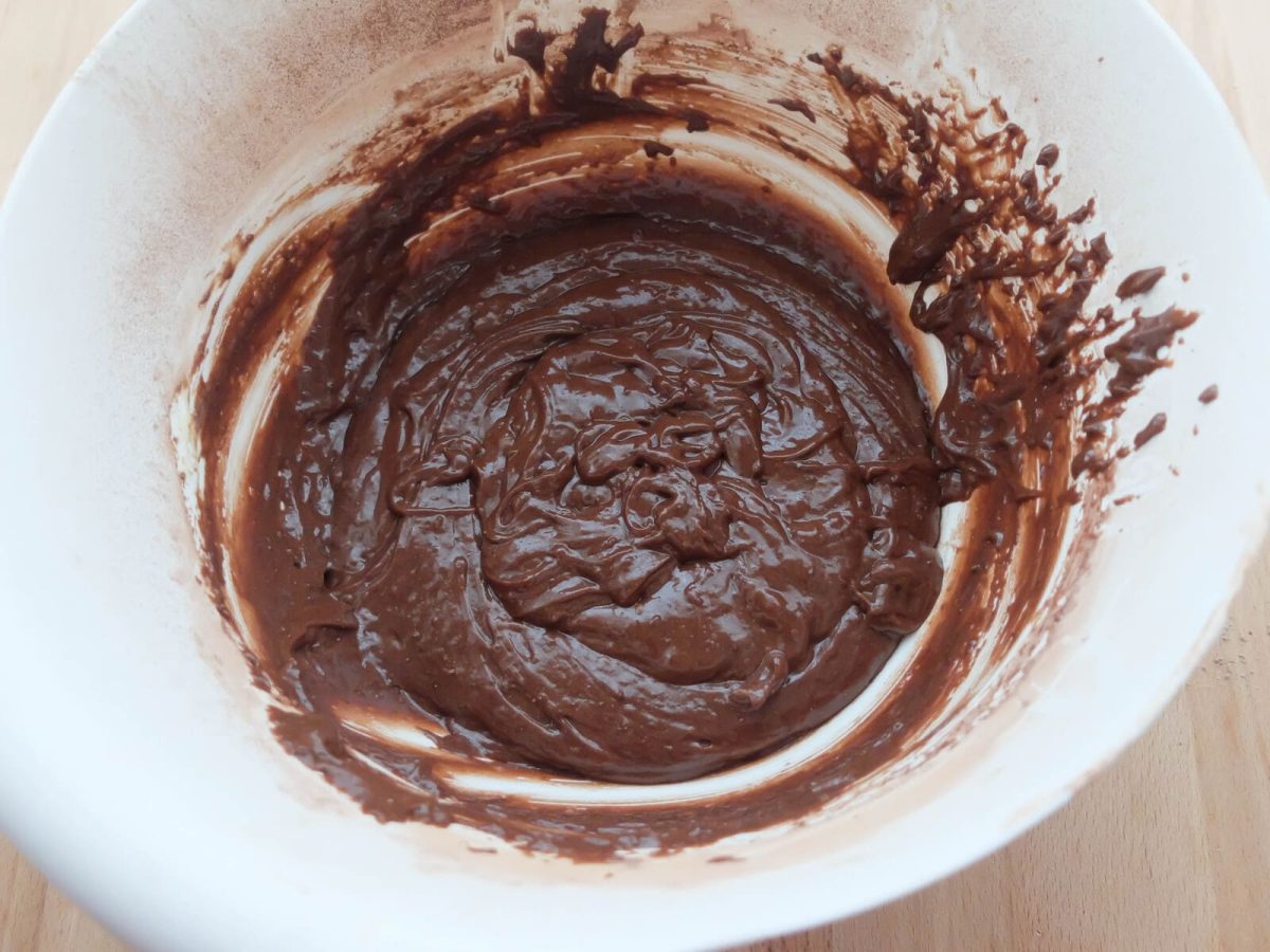bizcocho de chocolate esponjoso paso 12