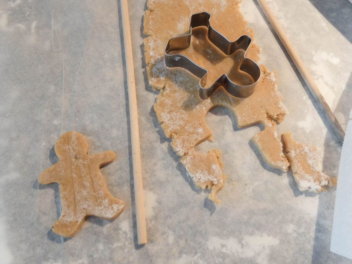 galletas de jengibre esqueletos paso 11