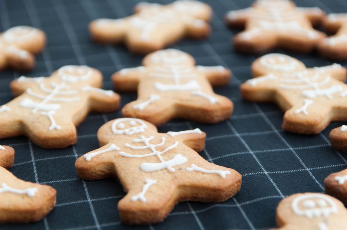 galletas de jengibre esqueletos paso 17