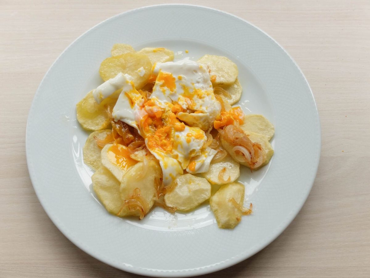 huevos rotos con chistorra paso 13