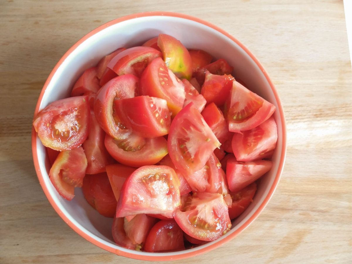 Receta de tomate frito casero: tomates troceados