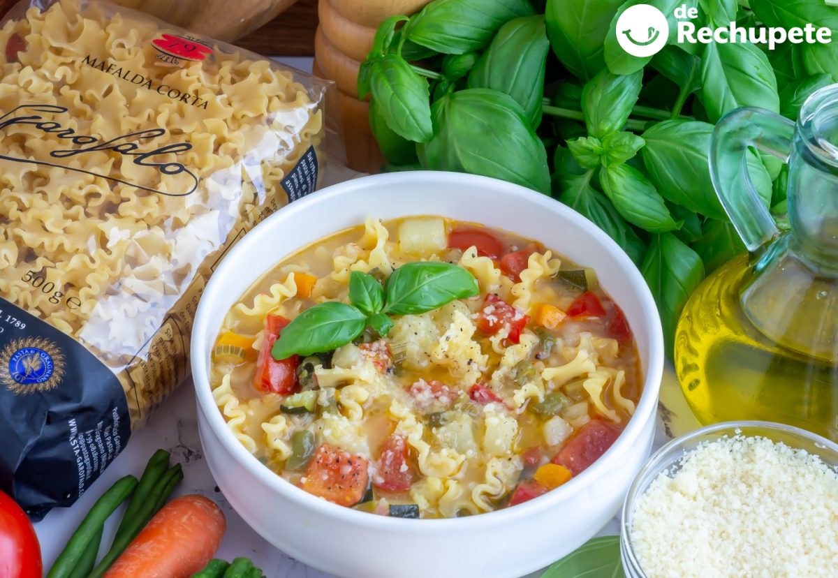 Sopa minestrone con mafalda corta. Un clásico de la cocina italiana